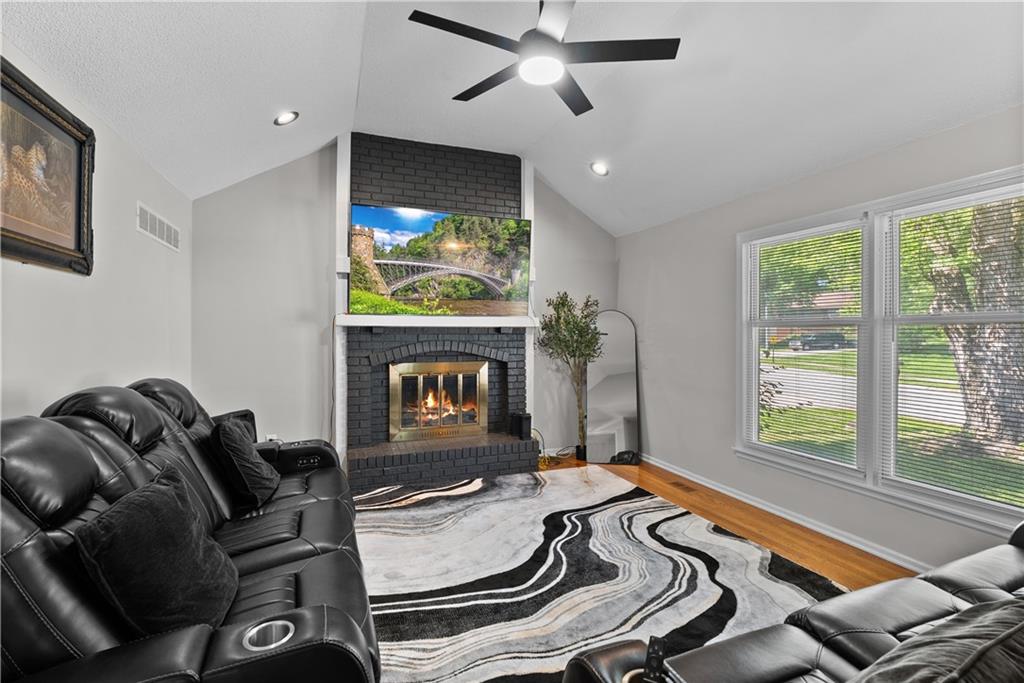 13205 Overhill Road Grandview, MO 64030 - Photo 4 of 22