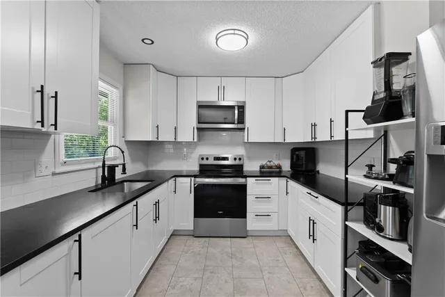 $289,900 | 13205 Overhill Road, Grandview, MO 64030