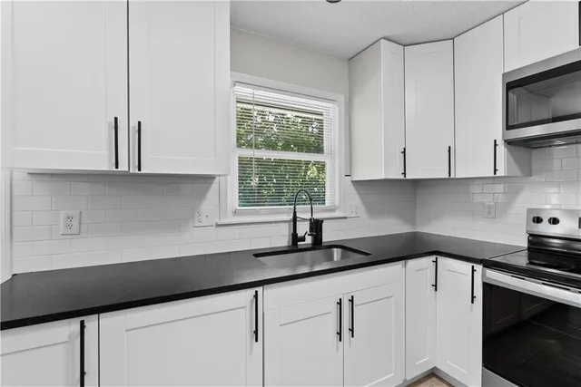 $289,900 | 13205 Overhill Road, Grandview, MO 64030