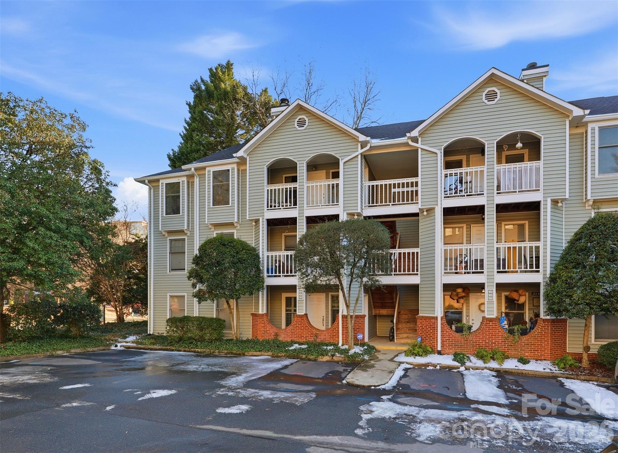 430 Queens Road, Unit 111 Charlotte, NC 28204 - Photo 2 of 27