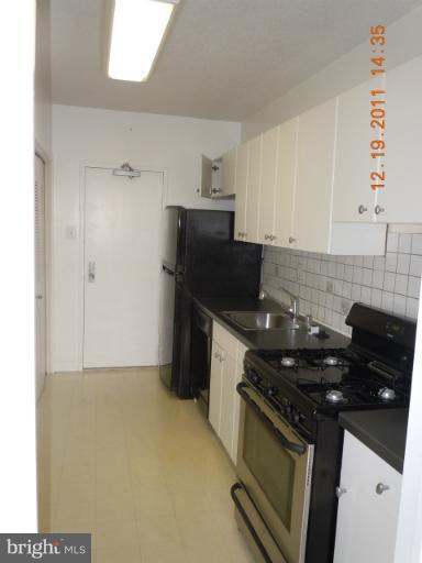 4141 North Henderson Road, Unit 822 Arlington, VA 22203 - Photo 2 of 15 Kitchen