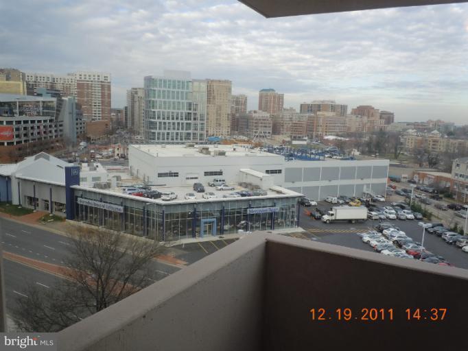 4141 North Henderson Road, Unit 822 Arlington, VA 22203 - Photo 3 of 15 View