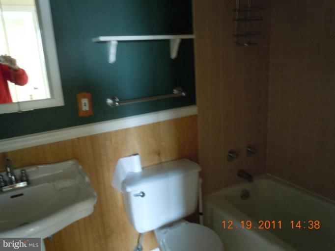 4141 North Henderson Road, Unit 822 Arlington, VA 22203 - Photo 7 of 15 Bath