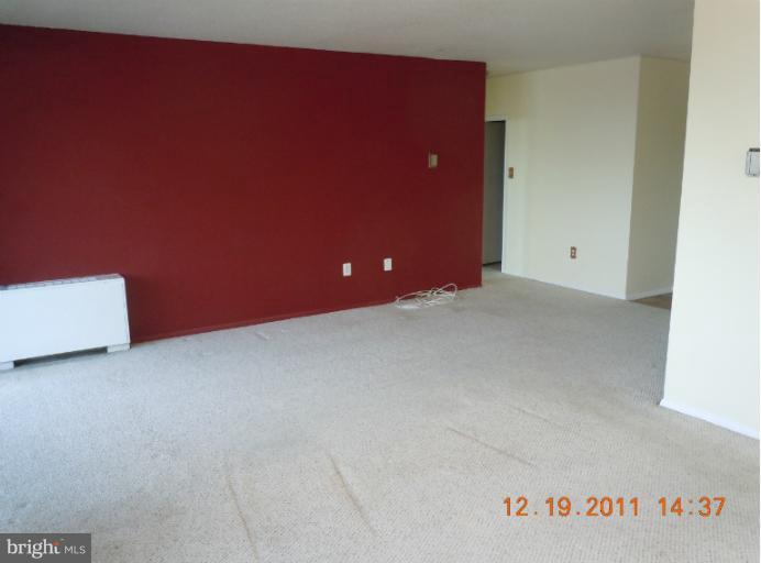 4141 North Henderson Road, Unit 822 Arlington, VA 22203 - Photo 10 of 15 Family Room