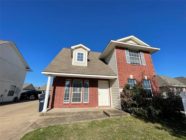 $1,950 | 513 Thornton Court, College Station, TX 77840