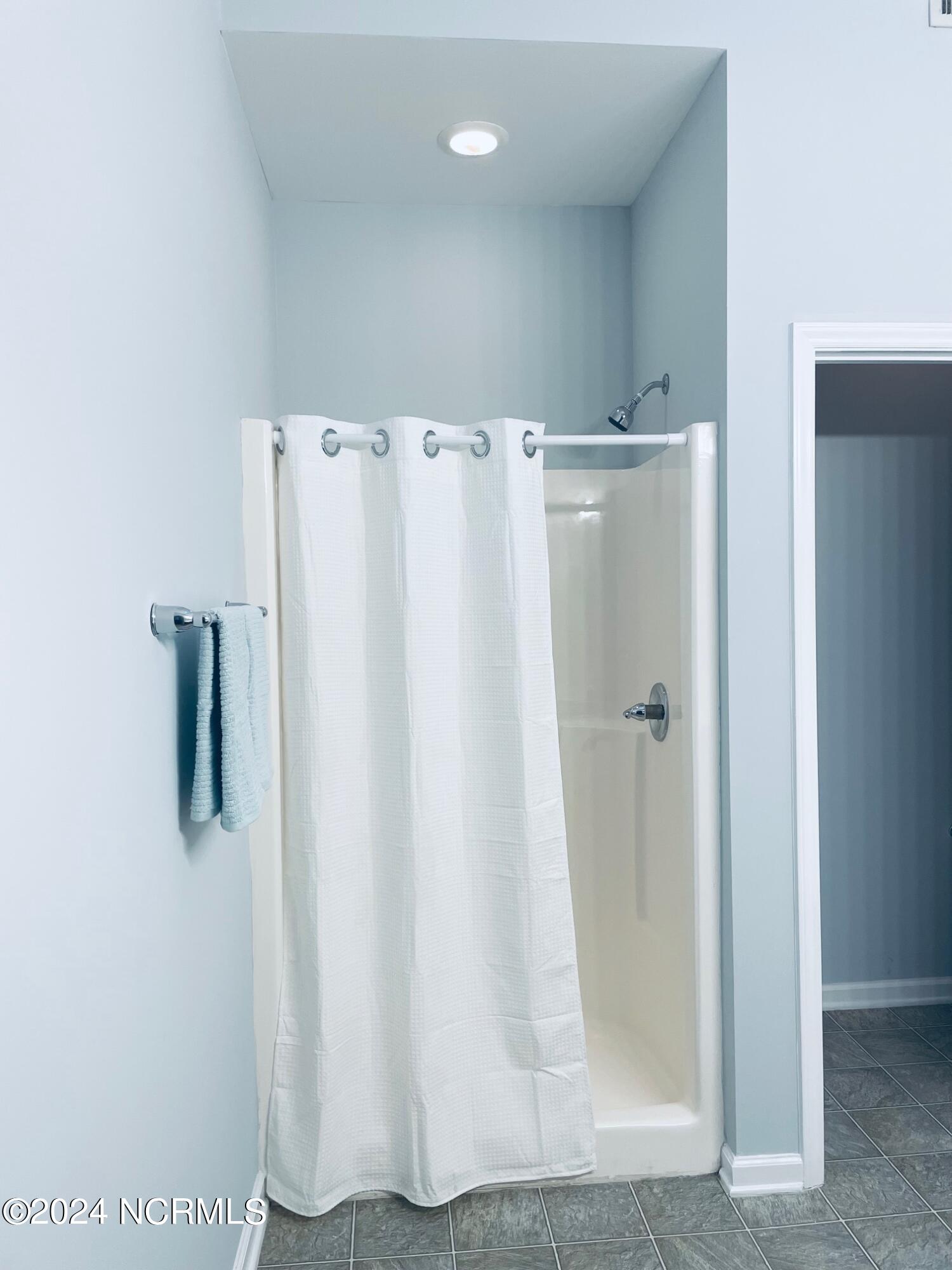 1129 Turtle Creek Road, Unit G Greenville, NC 27858 - Photo 14 of 19 IMG_7628