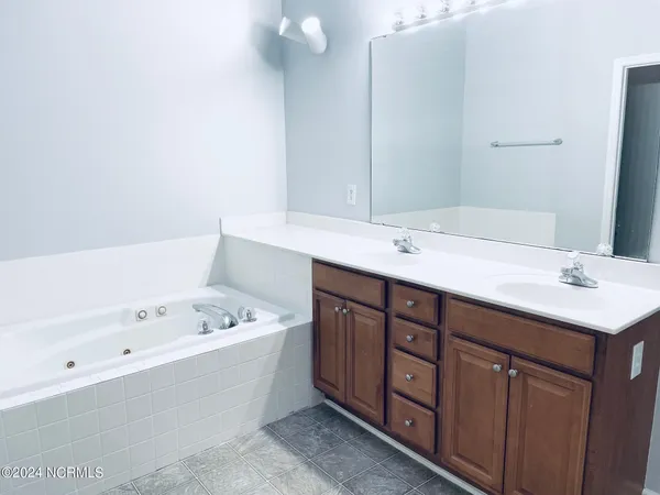 $1,375 | 1129 Turtle Creek Road, Unit G, Greenville, NC 27858