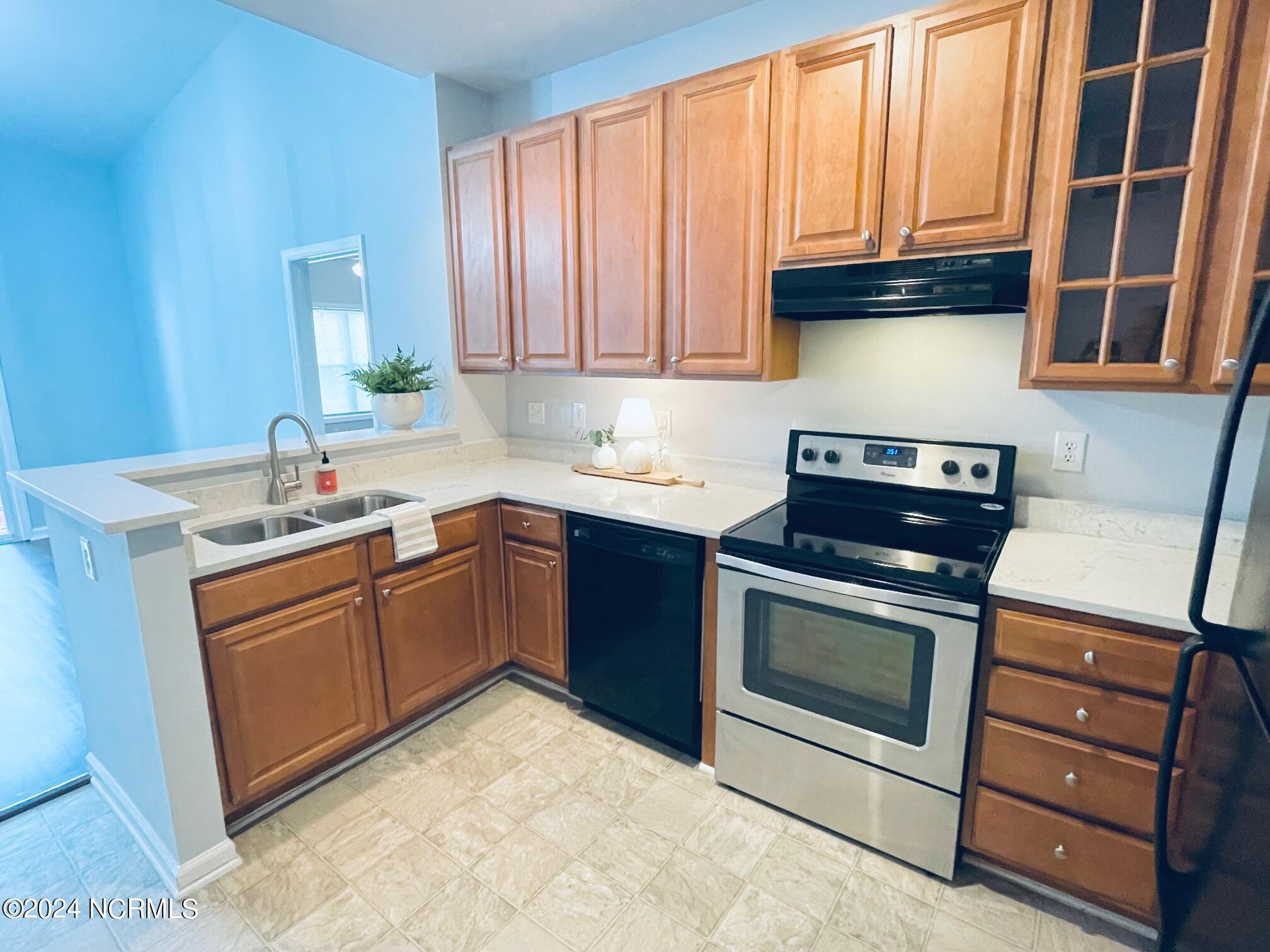 1129 Turtle Creek Road, Unit G Greenville, NC 27858 - Photo 7 of 19 IMG_8398