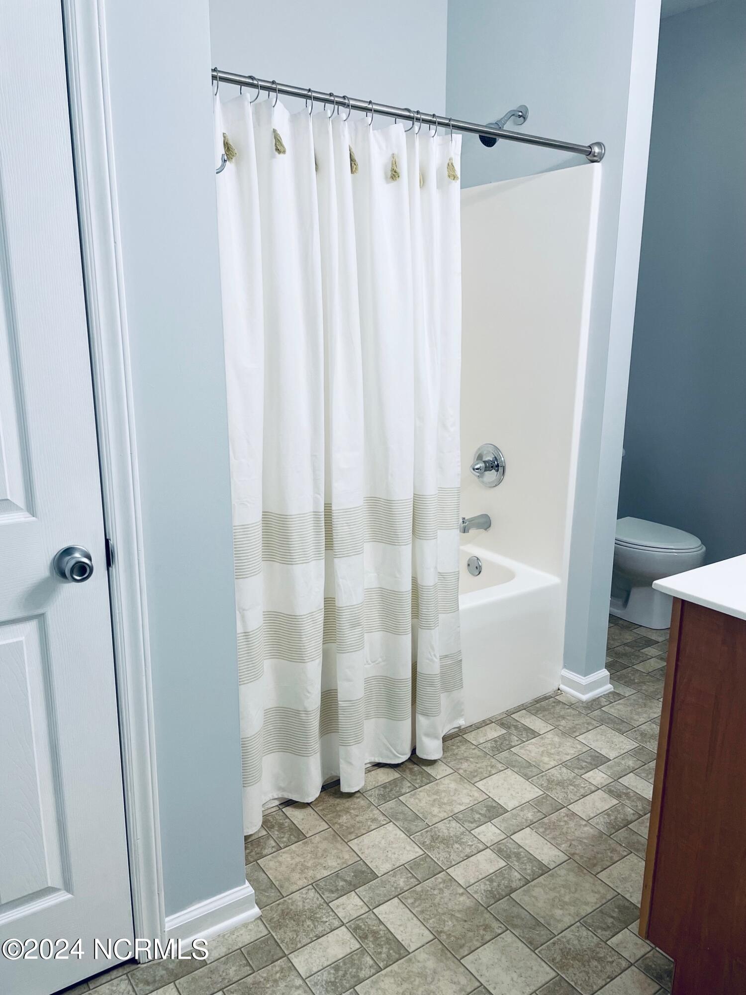 1129 Turtle Creek Road, Unit G Greenville, NC 27858 - Photo 9 of 19 IMG_7623