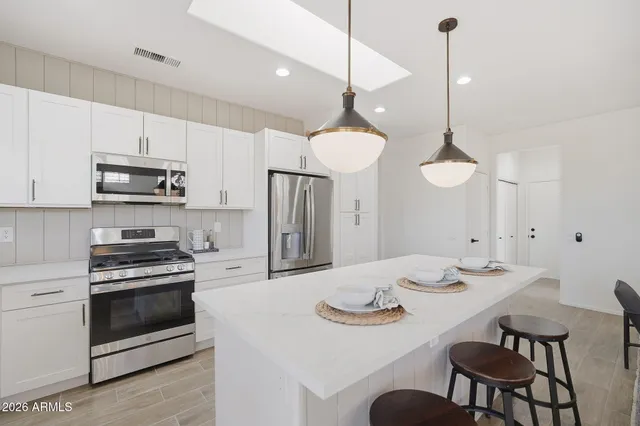 $2,600 | 22408 North Las Vegas Drive, Sun City West, AZ 85375