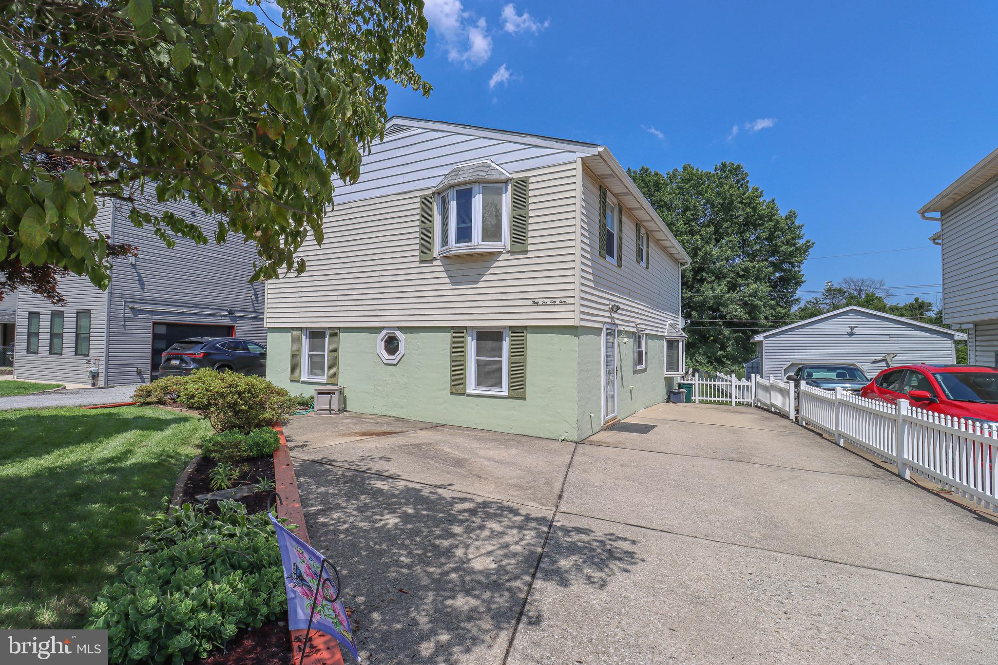 3147 Baybriar Road Dundalk, MD 21222 - Photo 2 of 65 Lots of parking.