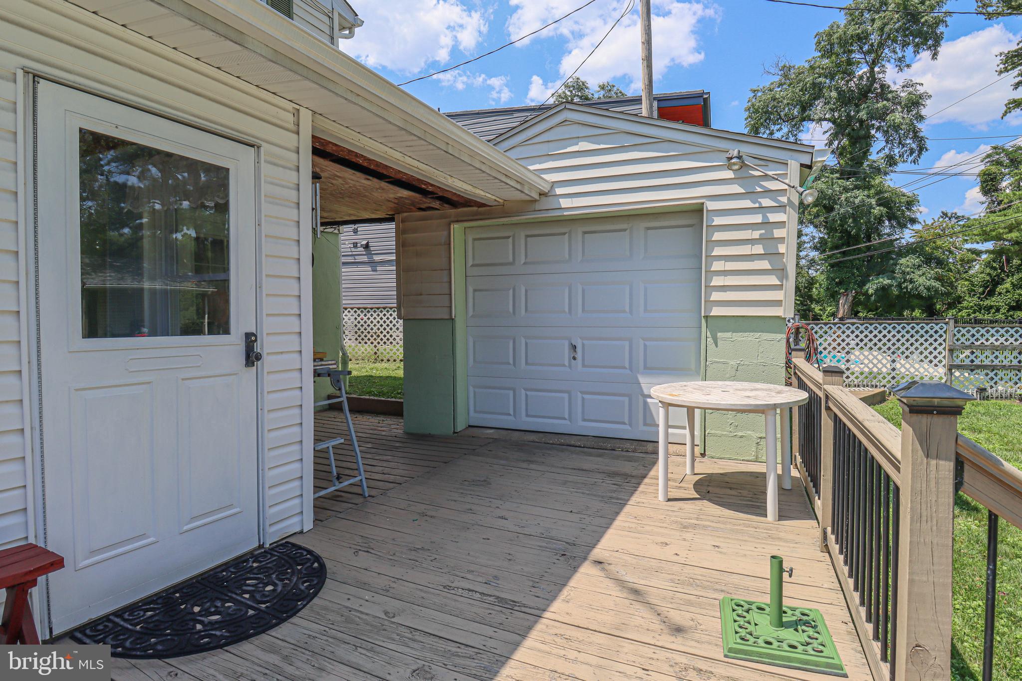 3147 Baybriar Road Dundalk, MD 21222 - Photo 57 of 65 Upper deck.
