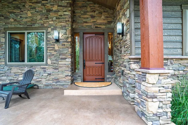 $1,690,000 | 2755 West Pine Drive, New Meadows, ID 83654