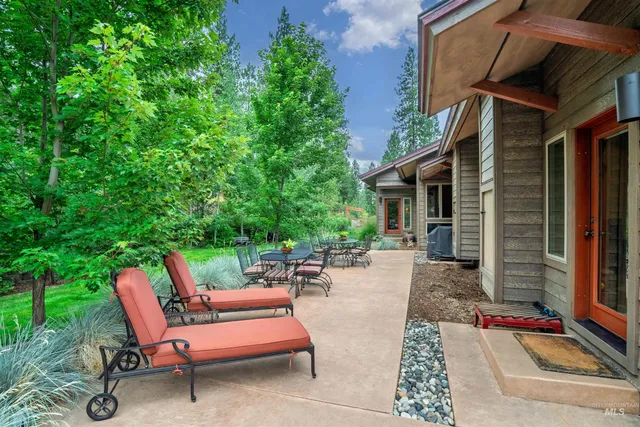 $1,690,000 | 2755 West Pine Drive, New Meadows, ID 83654