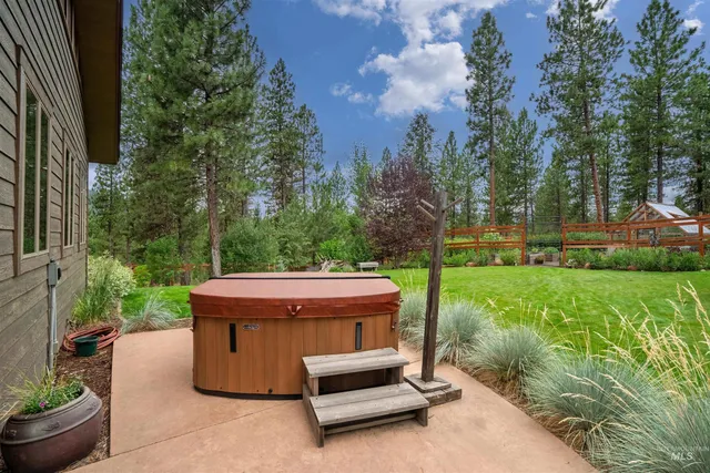 $1,690,000 | 2755 West Pine Drive, New Meadows, ID 83654