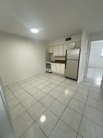 $1,350 | 1510 South Federal Highway, Unit 2, Lake Worth Beach, FL 33460