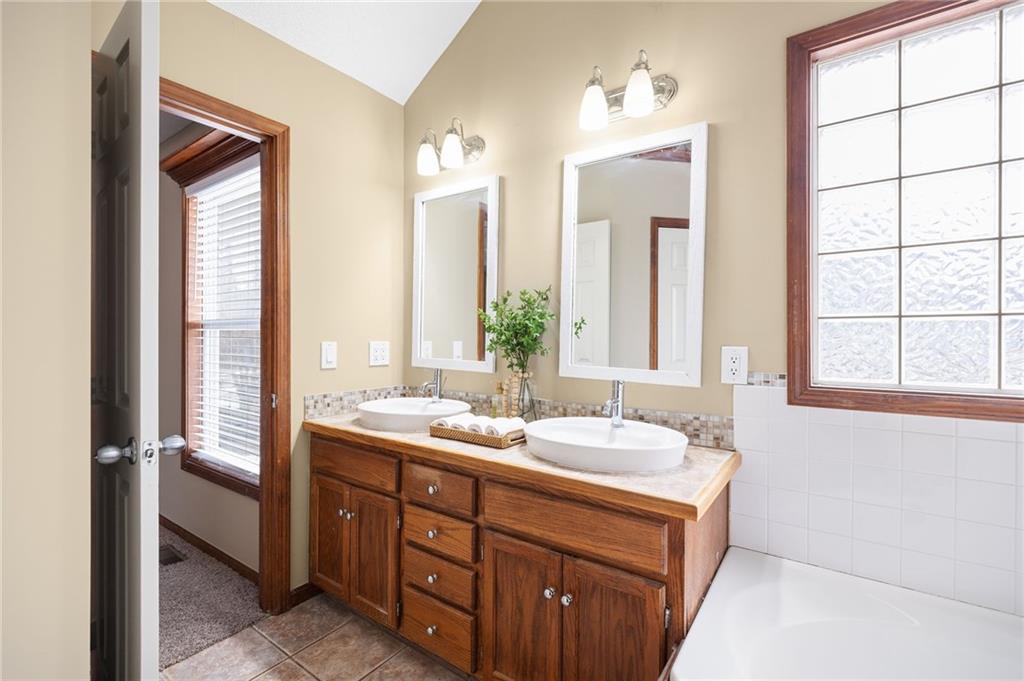 709 Red Maple Drive Liberty, MO 64068 - Photo 22 of 38