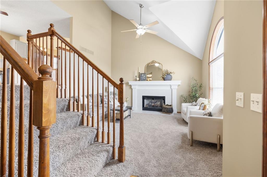 709 Red Maple Drive Liberty, MO 64068 - Photo 4 of 38