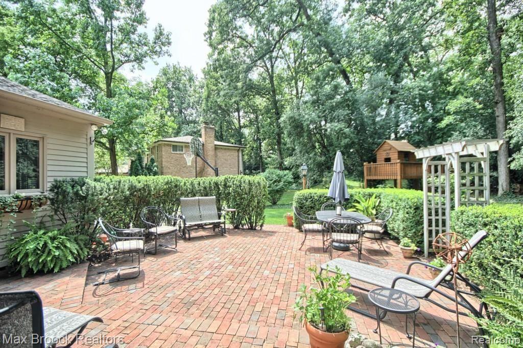 4686 Brightmore Road Bloomfield Hills, MI 48302 - Photo 42 of 42 Patio.jpg