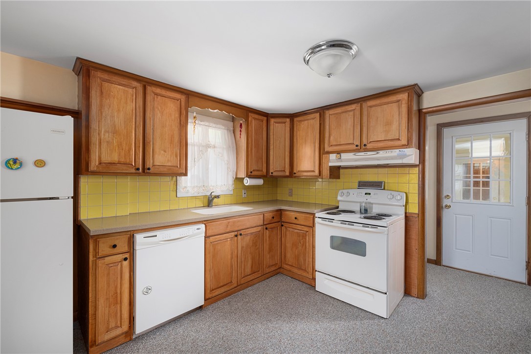 47 Deborah Road Warwick, RI 02888 - Photo 7 of 24 Kitchen