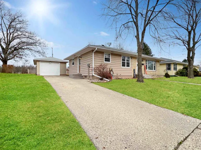 $239,900 | 937 Seymour Street, Reedsburg, WI 53959