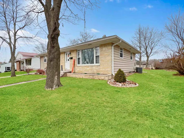 $239,900 | 937 Seymour Street, Reedsburg, WI 53959