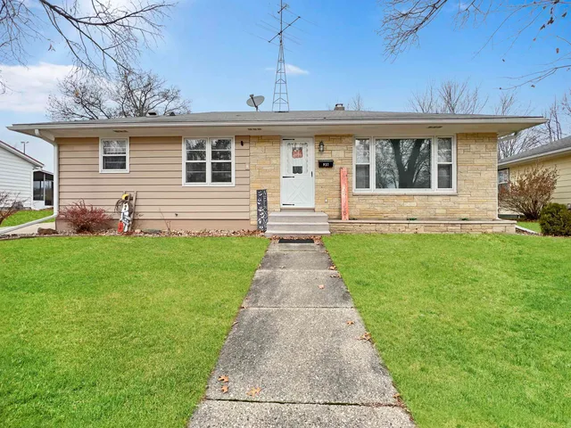 $239,900 | 937 Seymour Street, Reedsburg, WI 53959