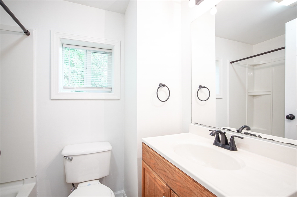 215 Eddy Street Springfield, MA 01104 - Photo 12 of 15