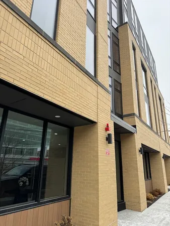 $3,650 | 100 Lincoln Street, Unit 307, Boston, MA 02135