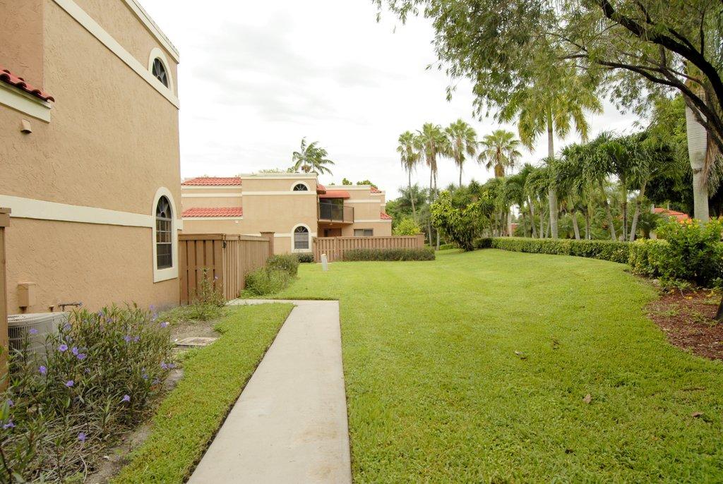 8122 Severn Drive, Unit A Boca Raton, FL 33433 - Photo 23 of 30 a view of a back yard