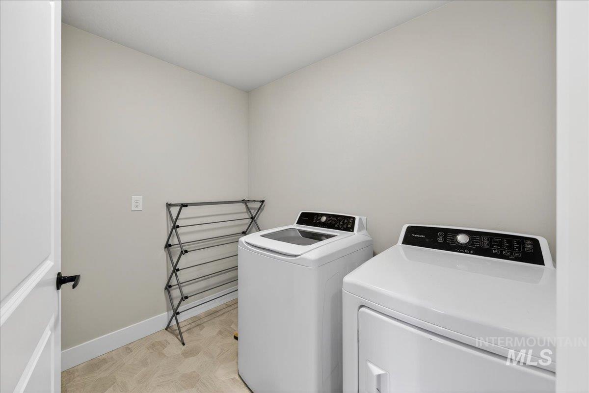 6025 South Catria Place Meridian, ID 83642 - Photo 28 of 34 Laundry room featuring independent washer and dryer and light flooring