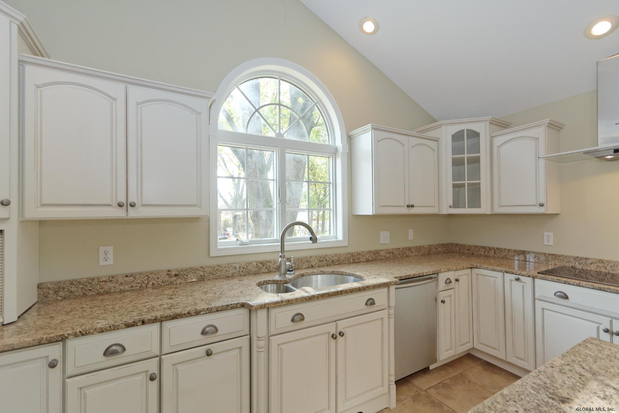 272 Osborne Road Colonie, NY 12211 - Photo 18 of 35 Photo 18
