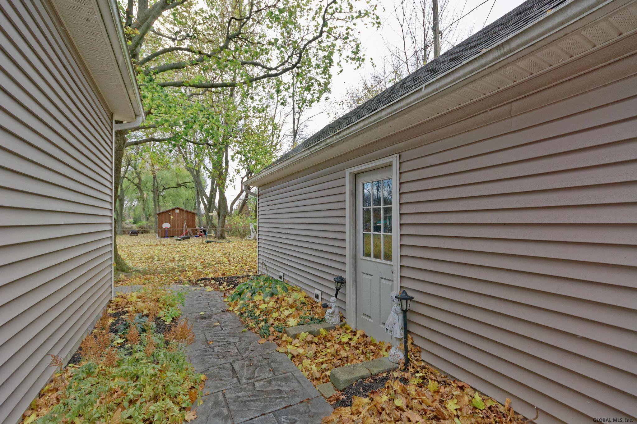 272 Osborne Road Colonie, NY 12211 - Photo 27 of 35 Photo 27