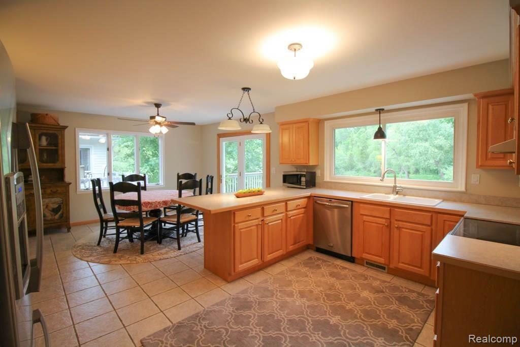 6130 Sheldon Road Rochester Hills, MI 48306 - Photo 10 of 32