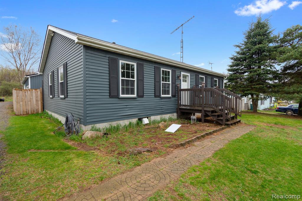 5606 Klam Road Columbiaville, MI 48421 - Photo 2 of 30