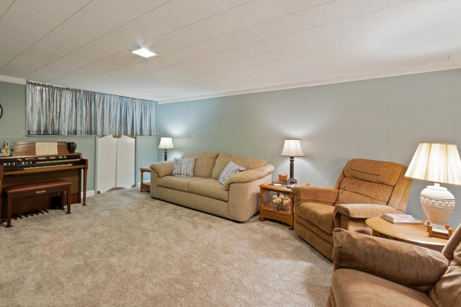 1639 Us Rt 52 Dixon, IL 61021 - Photo 23 of 31 a living room with furniture and a lamp