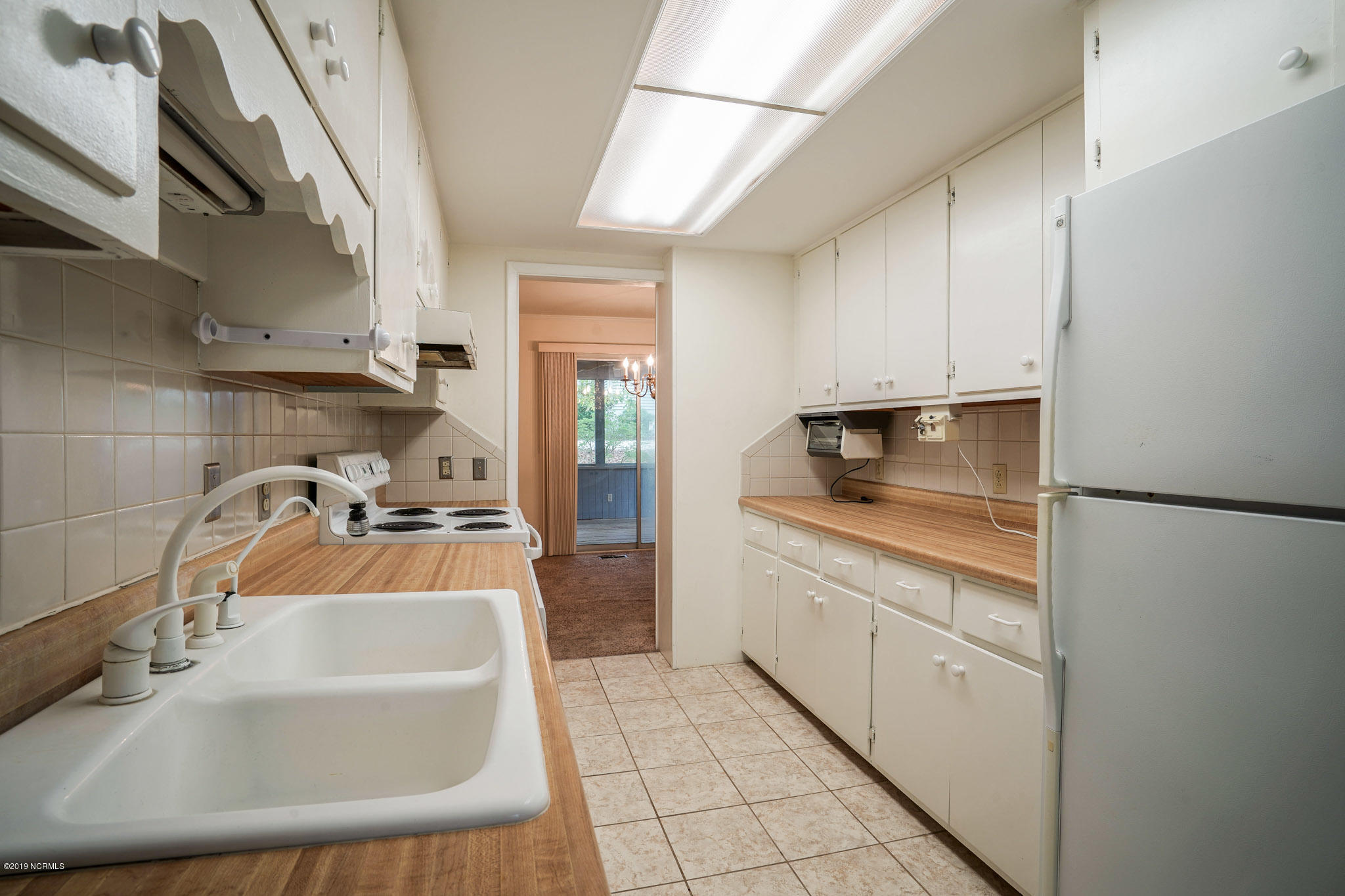 117 Holly Road Pine Knoll Shores, NC 28512 - Photo 7 of 25 Kitchen