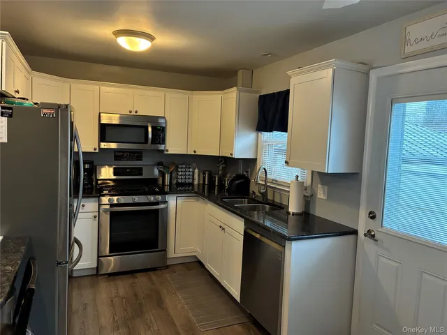 $724,999 | 34 Beach Street, West Islip, NY 11795