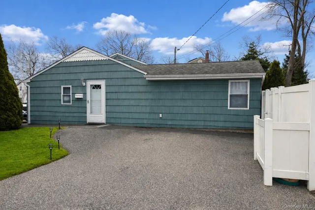 $724,999 | 34 Beach Street, West Islip, NY 11795