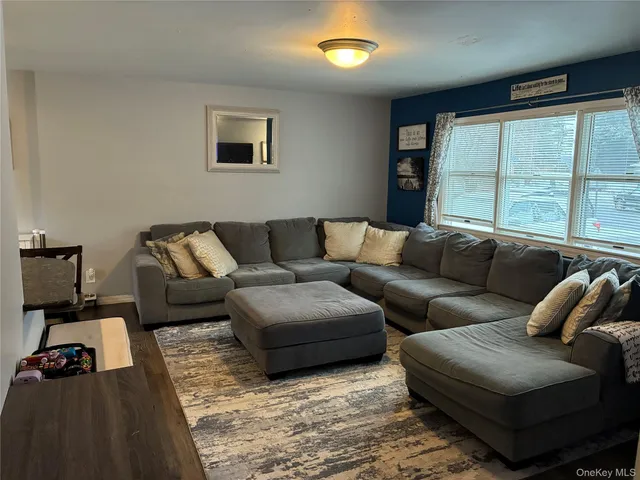 $724,999 | 34 Beach Street, West Islip, NY 11795