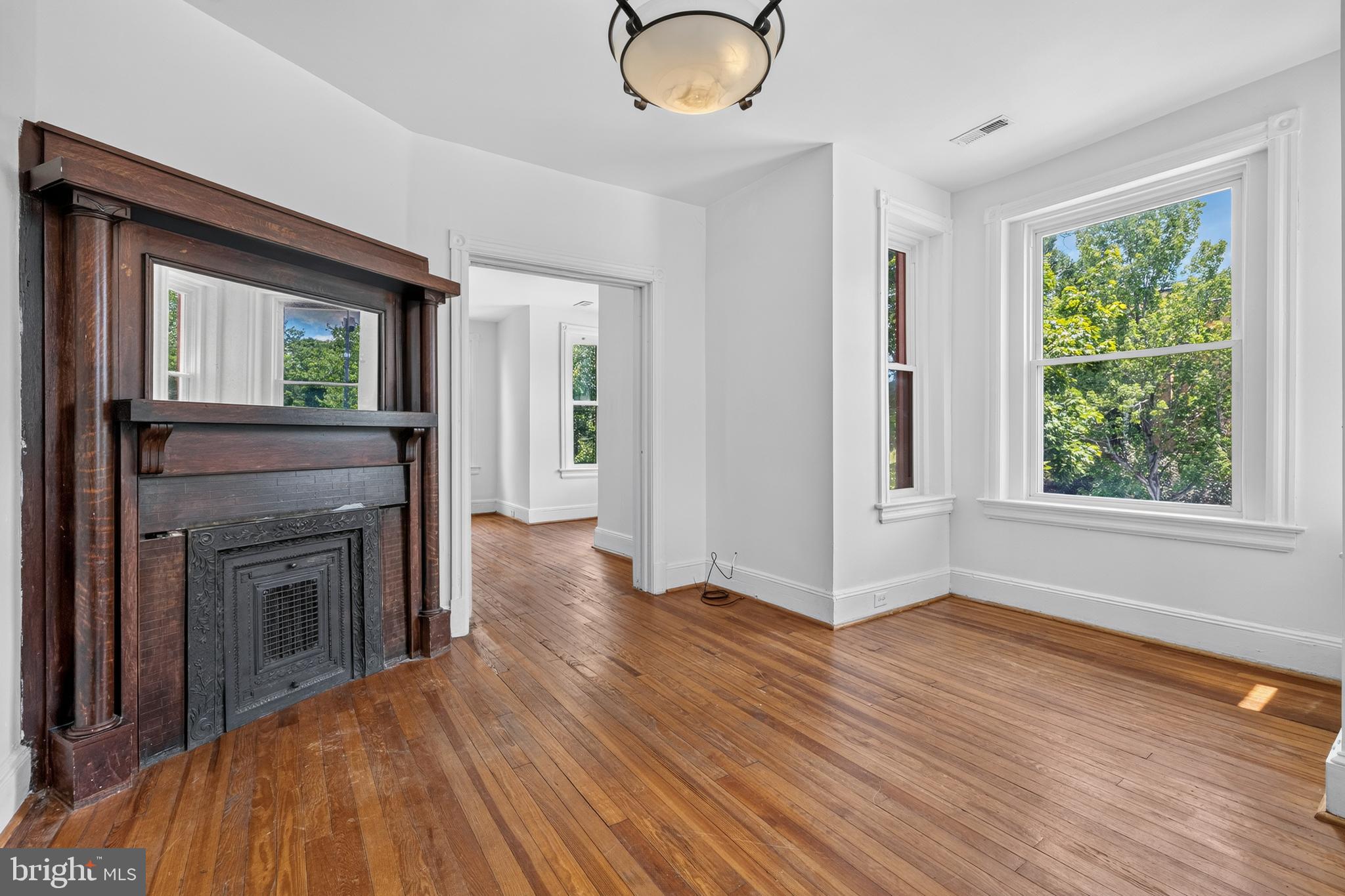 1252 E Street Northeast, Unit A Washington, DC 20002 - Photo 4 of 28 Living toom