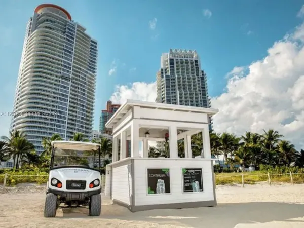 a car parked in front of a building