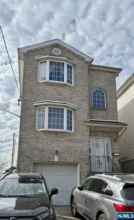 $2,800 | 725 Jersey Street, Unit 1F, Harrison, NJ 07029