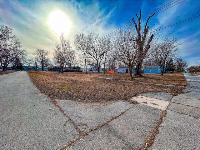$21,000 | 402 South Broadway Street, Lacygne, KS 66040