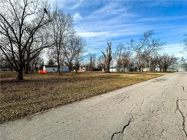 $21,000 | 402 South Broadway Street, Lacygne, KS 66040