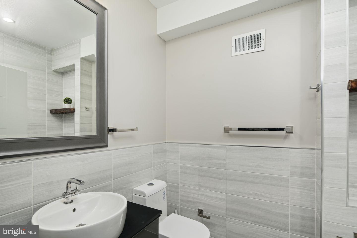 2124 Tasker Street Philadelphia, PA 19145 - Photo 15 of 35