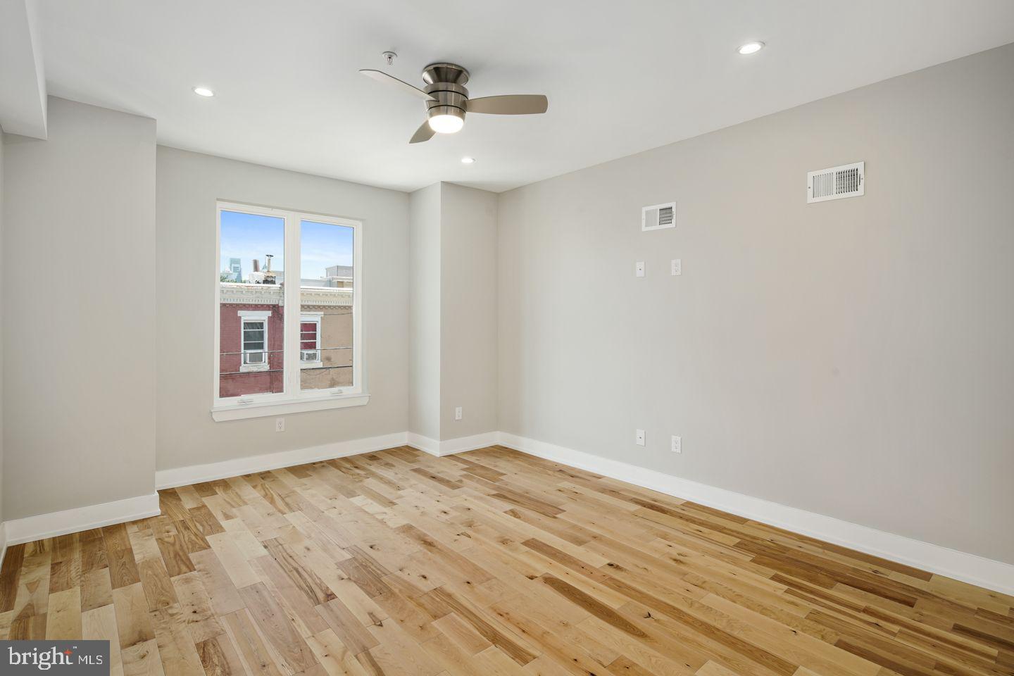 2124 Tasker Street Philadelphia, PA 19145 - Photo 19 of 35