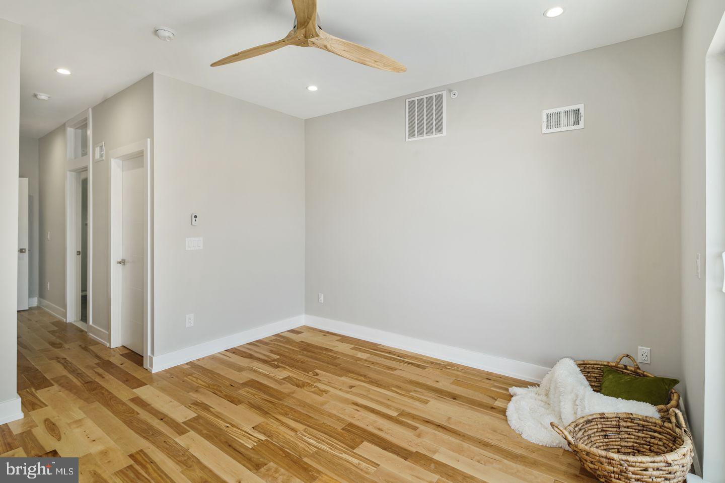 2124 Tasker Street Philadelphia, PA 19145 - Photo 20 of 35