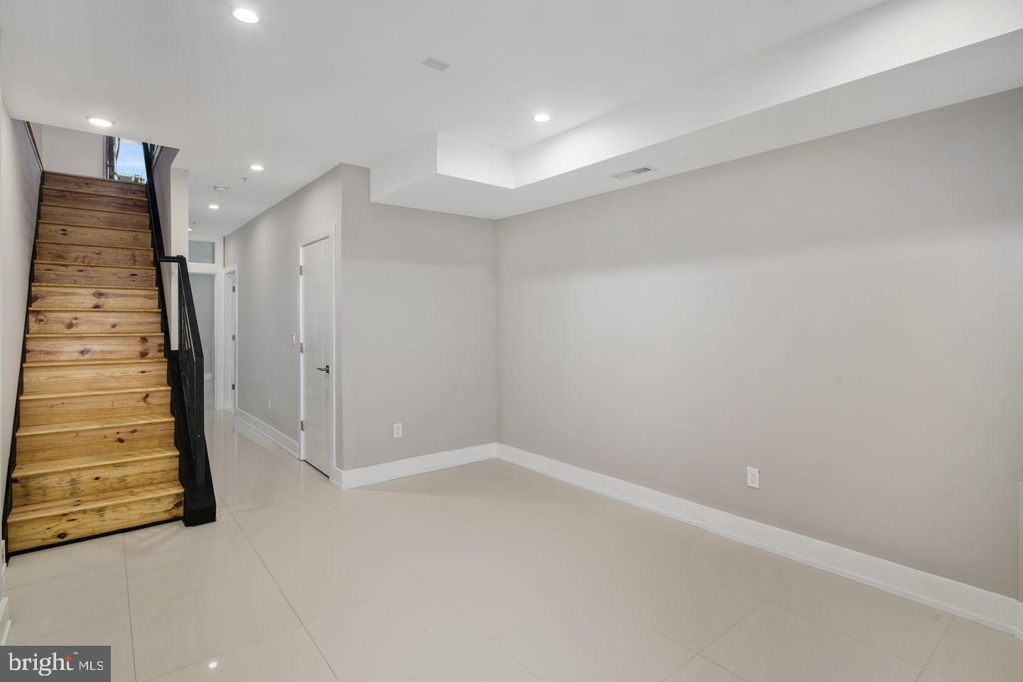 2124 Tasker Street Philadelphia, PA 19145 - Photo 27 of 35