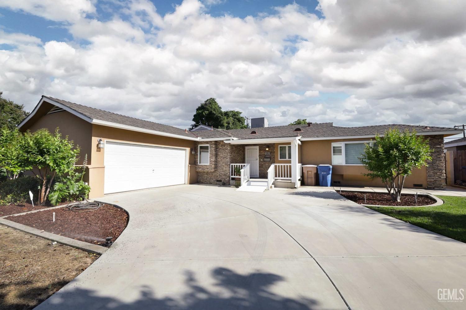 Undisclosed Address Bakersfield, CA 93305 - Photo 32 of 33 a view of a house with sitting area and garden